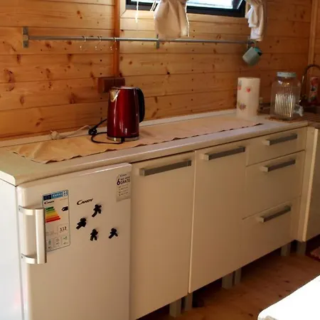 V Dedine A Predsa Mimo Nej V Maringotke Na Samote