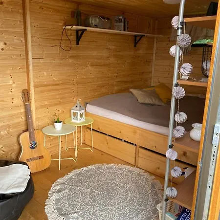 Campingplatz V Dedine A Predsa Mimo Nej V Maringotke Na Samote Dechtice