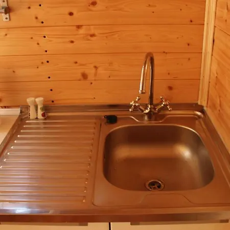 V Dedine A Predsa Mimo Nej V Maringotke Na Samote * Dechtice