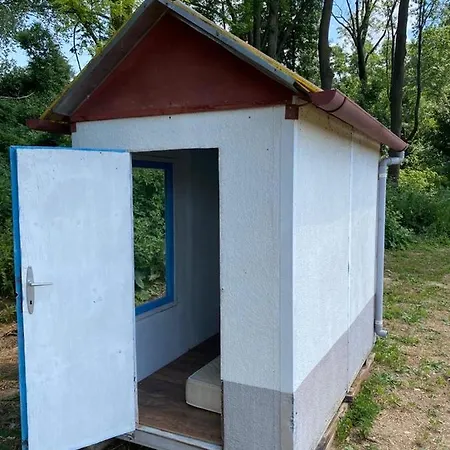 Campingplatz V Dedine A Predsa Mimo Nej V Maringotke Na Samote Dechtice