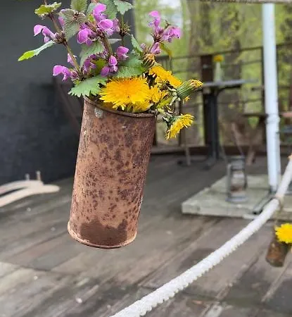 V Dedine A Predsa Mimo Nej V Maringotke Na Samote Campingplatz *