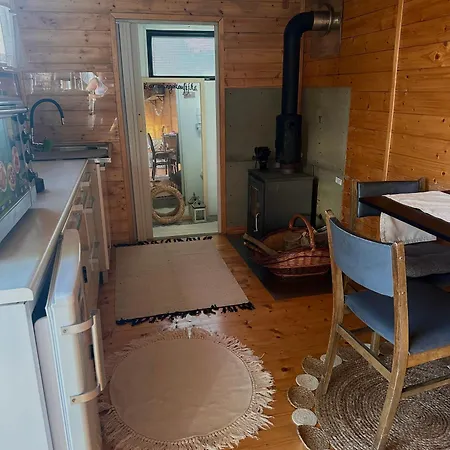 Campingplatz V Dedine A Predsa Mimo Nej V Maringotke Na Samote Dechtice