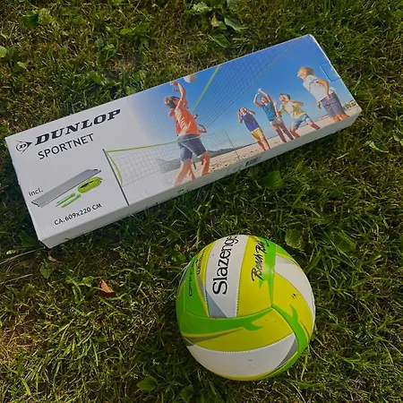 V Dedine A Predsa Mimo Nej V Maringotke Na Samote *