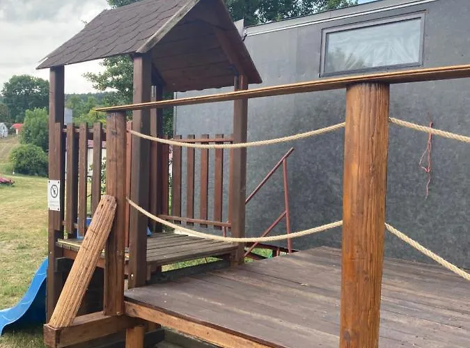 V Dedine A Predsa Mimo Nej V Maringotke Na Samote Dechtice