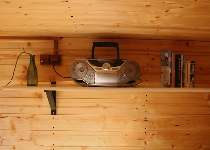 V Dedine A Predsa Mimo Nej V Maringotke Na Samote * Dechtice