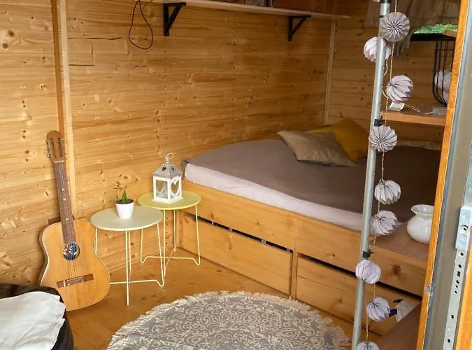 Camping V Dedine A Predsa Mimo Nej V Maringotke Na Samote Dechtice