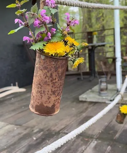 V Dedine A Predsa Mimo Nej V Maringotke Na Samote Camping *