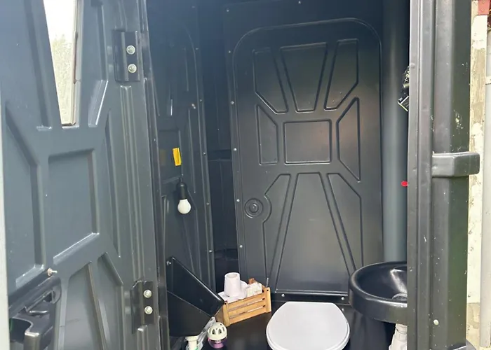 V Dedine A Predsa Mimo Nej V Maringotke Na Samote Camping Dechtice