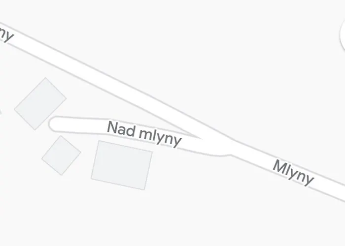 V Dedine A Predsa Mimo Nej V Maringotke Na Samote * Dechtice