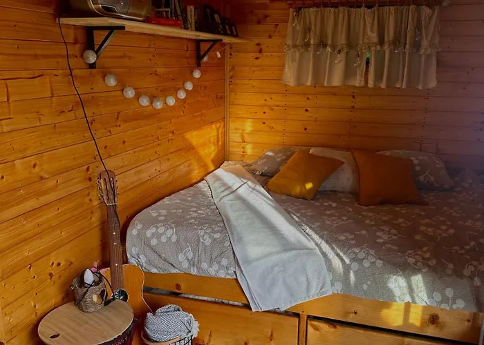 V Dedine A Predsa Mimo Nej V Maringotke Na Samote