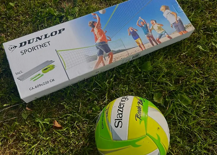 V Dedine A Predsa Mimo Nej V Maringotke Na Samote *